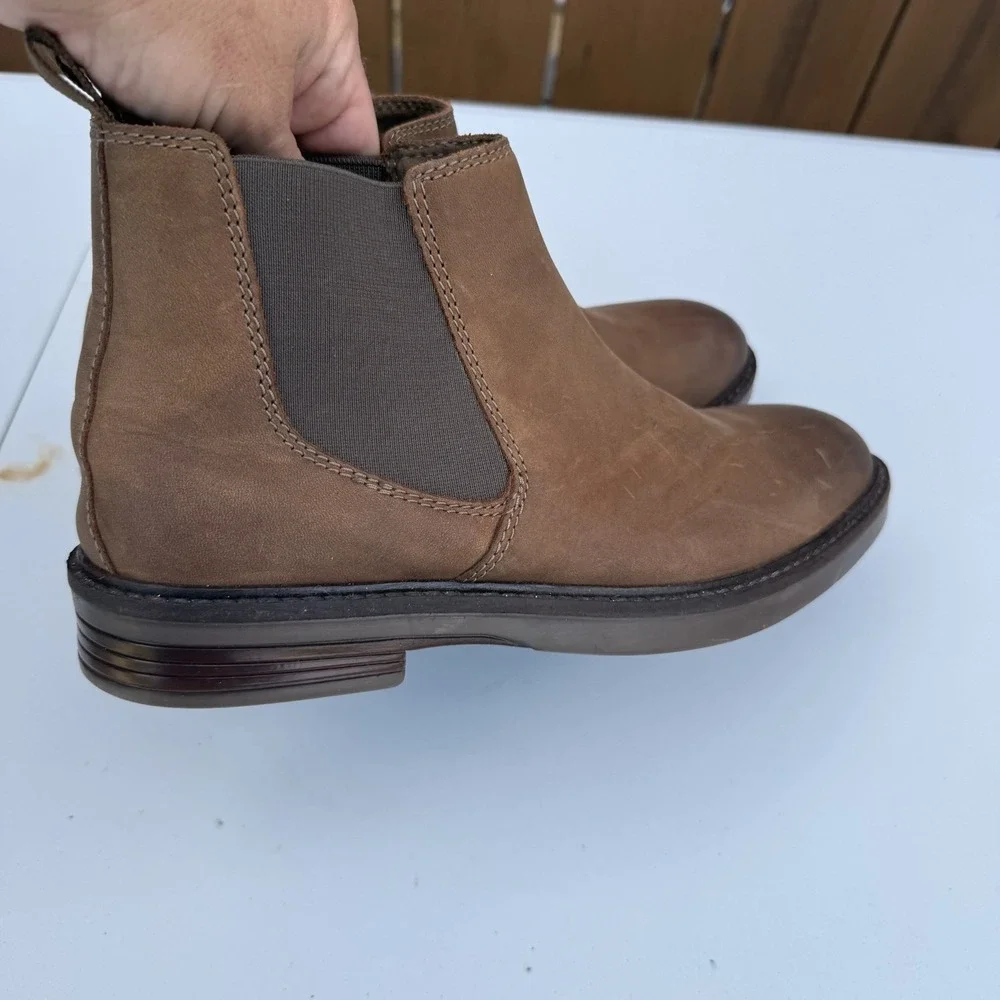 Clarks Mens Bushacre Hill Chelsea‎ Boot Size 7M Brown Suede Gum Sole Pull On